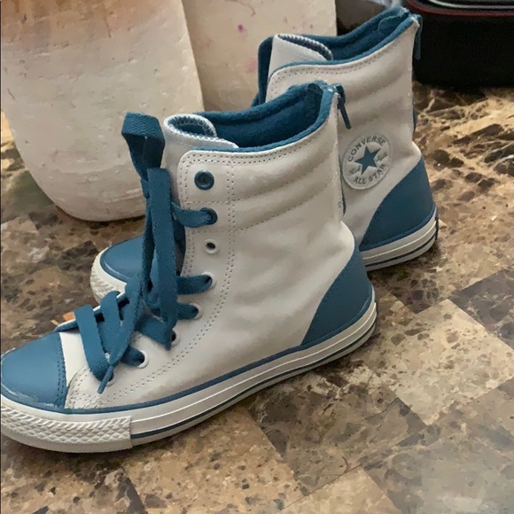 girls high top suede converse (worn once) - Picture 2 of 5